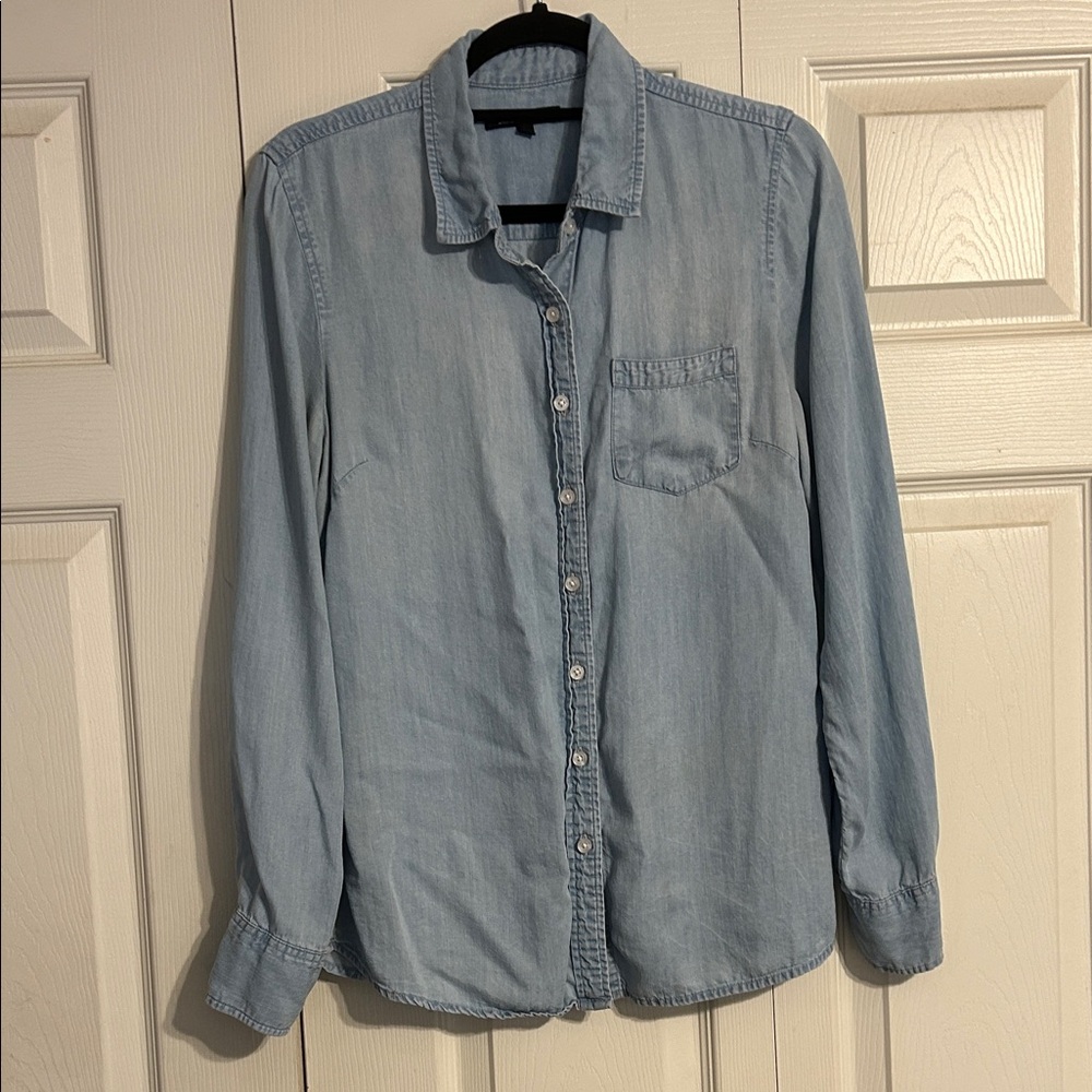 SOUTH MOON UNDER Size Small Chambray Sky Blue Denim Button Front Top Layering